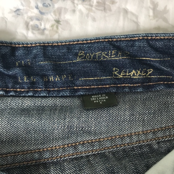 Eddie Bauer distressed boyfriend Capri jeans like new never worn size 6 petite - Picture 2 of 5